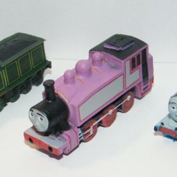 Thomas the Tank Engine Figure Set of 14 Toy Kit with 10 Figures All Plastic Fun - Picture 5 of 7